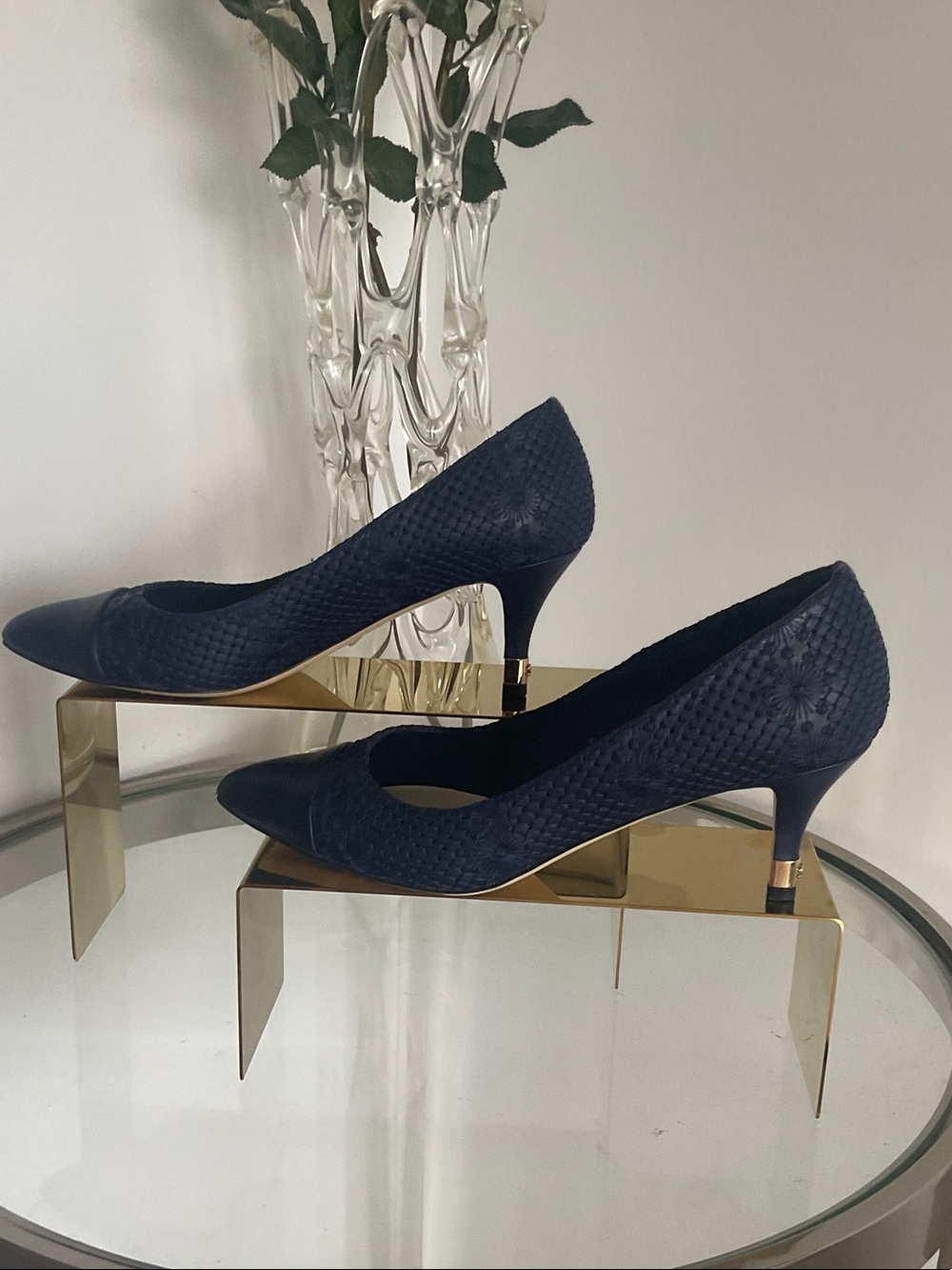CHANEL Textured Embroidery Leather Navy Pointed-Toe Kitten Heel Pumps sz38